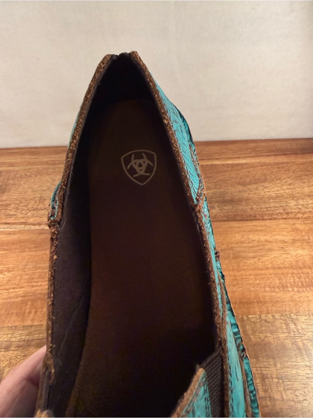 Ariat Brushed Turquoise Embossed Leather Floral Cruiser Slip-on Shoes Sz 7 NWOT - Picture 9 of 11